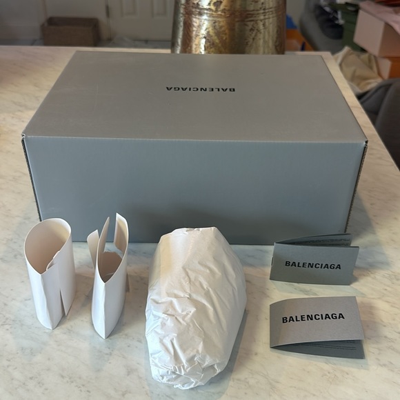 🌟✨Luxury Designer Bags and Boxes for Sale!✨🌟BALENCIAGA SHOE BOXXX FOR SALE 🩶 - Picture 5 of 16